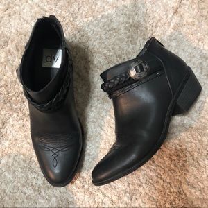 DV western bootie